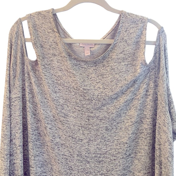 AnyBody Brushed Hacci Cold-Shoulder Top. Gray. Size 2X. - Picture 6 of 12